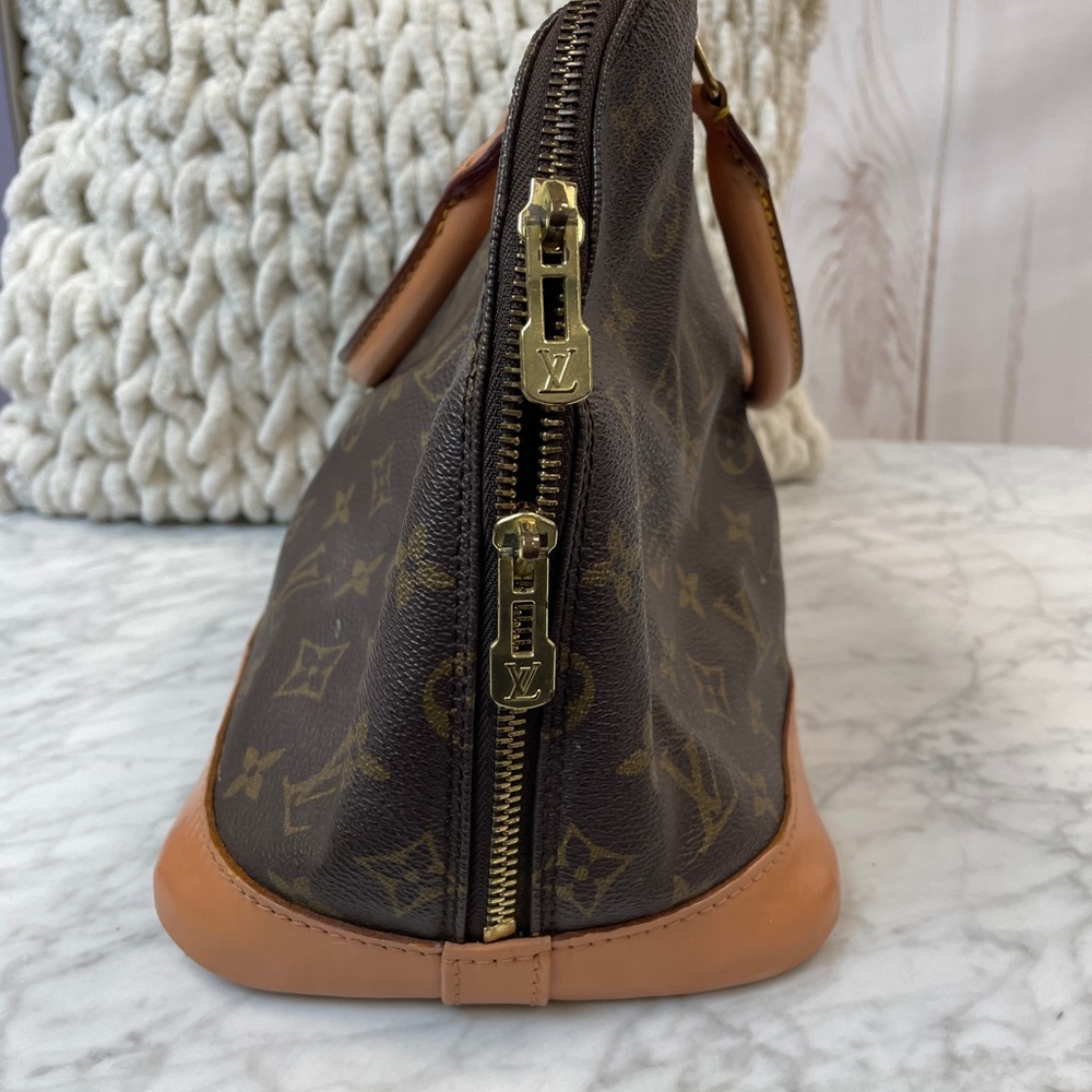 Louis Vuitton Monogram Alma - Picture 4 of 16